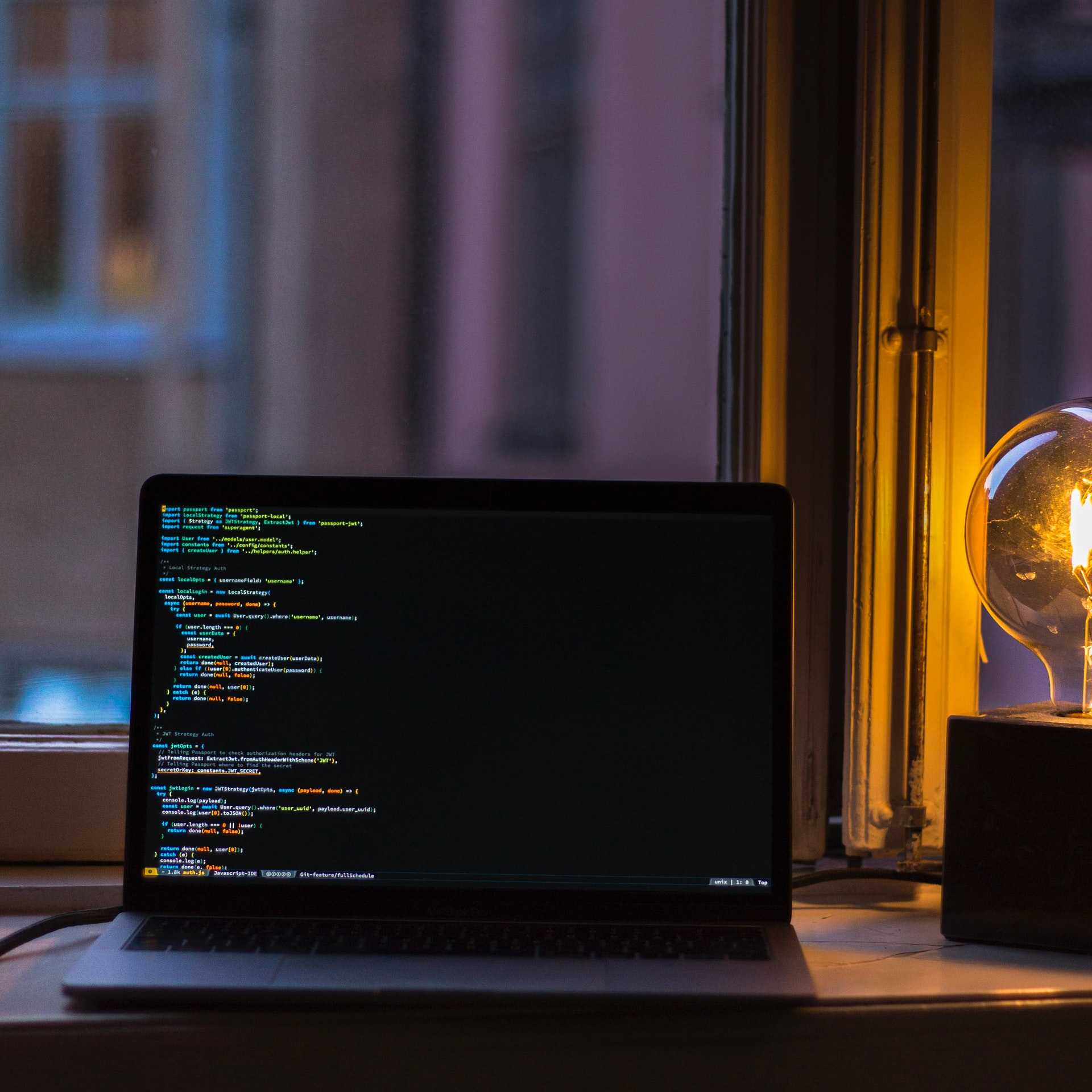 Macbook with open IDE with the lamp